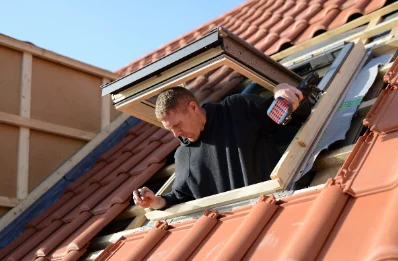 Pose de fenêtres de toit Velux à la Favière